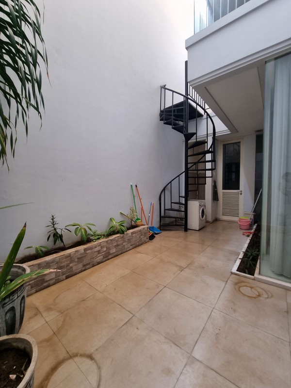 Rumah Pakuwon Indah Fully Furnished Cluster Larizembassy Pakuwon Indah Golf Surabaya Barat