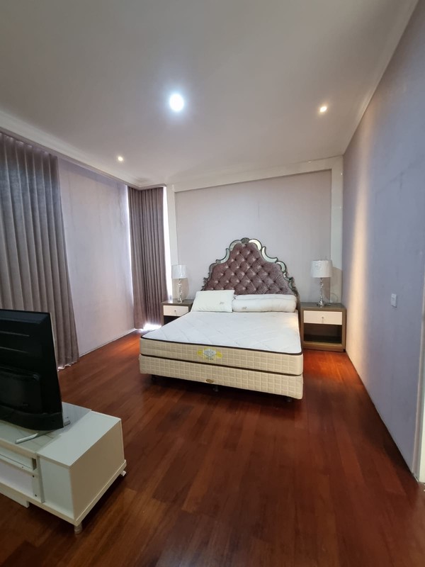 Rumah Pakuwon Indah Fully Furnished Cluster Larizembassy Pakuwon Indah Golf Surabaya Barat