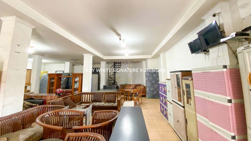 Ruko Strategis Cocok untuk Segala Usaha - Pasar Rumput