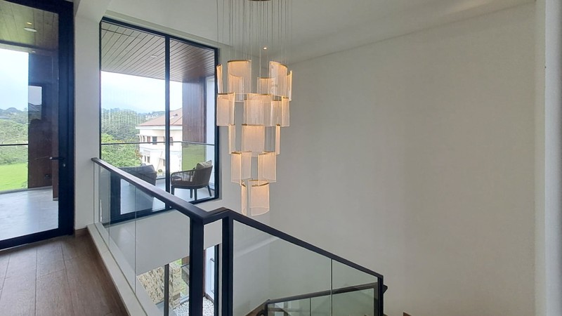 Hunian Mewah nan Asri dengan View Pegunungan yang Menakjubkan