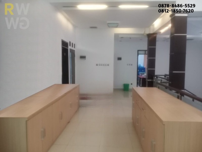 Rumah Dijual di Grand Wisata - Mewah 2 Lantai, Pojokan Boulevard, 6+1 KT & Taman Air Mancur