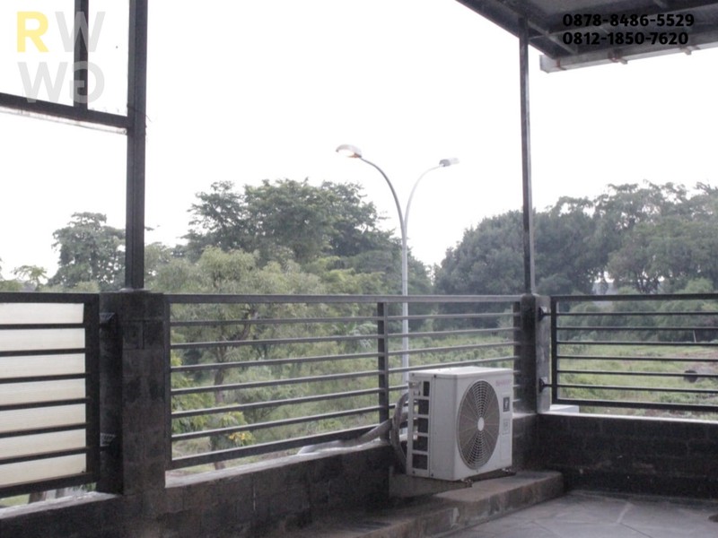 Rumah Dijual di Grand Wisata - Mewah 2 Lantai, Pojokan Boulevard, 6+1 KT & Taman Air Mancur