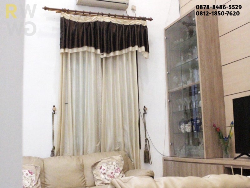 Rumah Dijual di Grand Wisata - Mewah 2 Lantai, Pojokan Boulevard, 6+1 KT & Taman Air Mancur