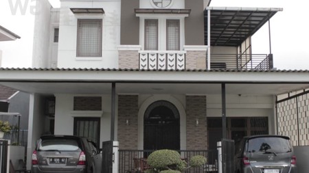 Dijual Rumah di Grand Wisata - Mewah 2 Lantai, Pojokan Boulevard, Taman Air Mancur