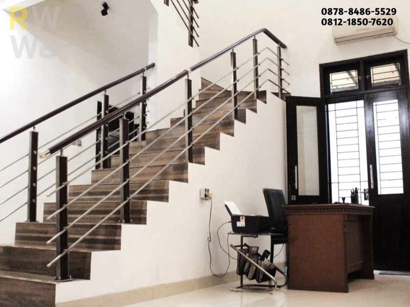 Dijual Rumah di Grand Wisata - Mewah 2 Lantai, Pojokan Boulevard, Taman Air Mancur