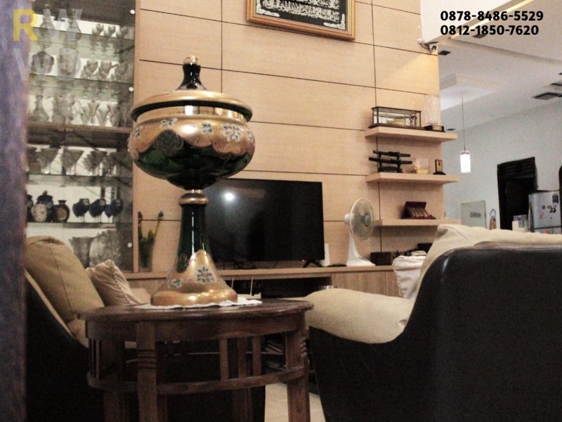 Dijual Rumah di Grand Wisata - Mewah 2 Lantai, Pojokan Boulevard, Taman Air Mancur