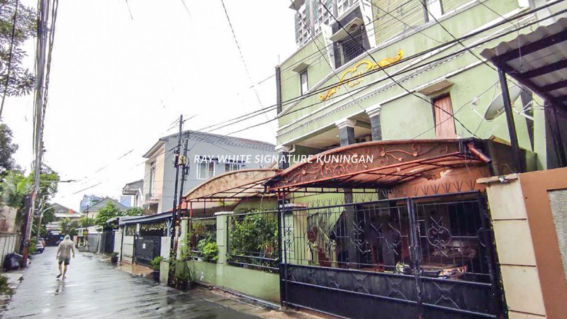 Rumah dan Kost Aktif Lokasi Elite dan Strategis di Menteng Dalam