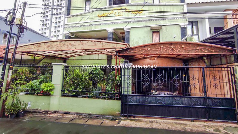 Rumah dan Kost Aktif Lokasi Elite dan Strategis di Menteng Dalam