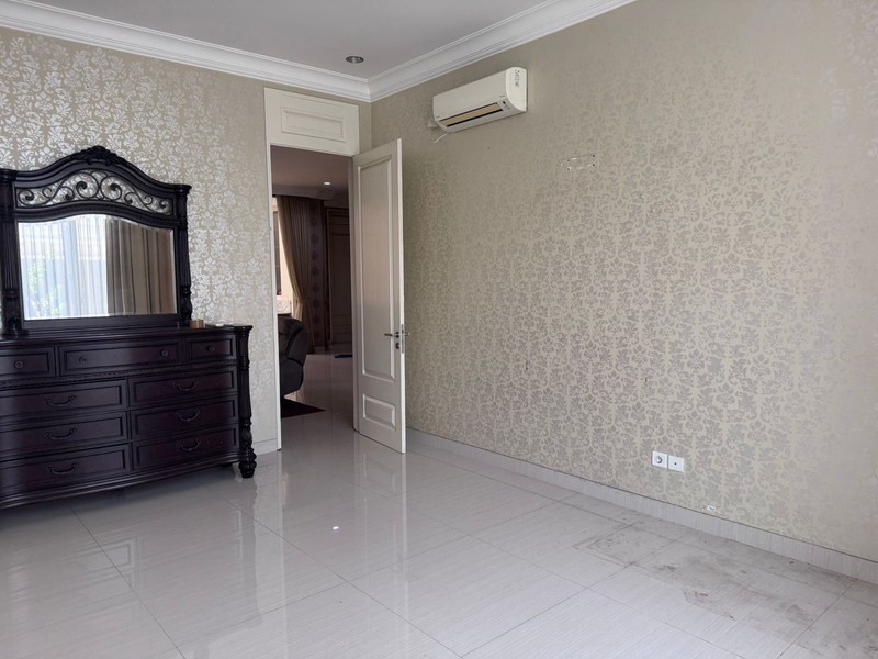 Rumah Mewah LaRizwood Larizgolf Pakuwon Indah Surabaya Barat