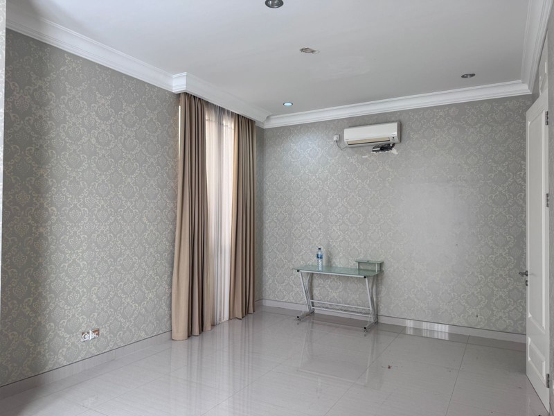 Rumah Mewah LaRizwood Larizgolf Pakuwon Indah Surabaya Barat