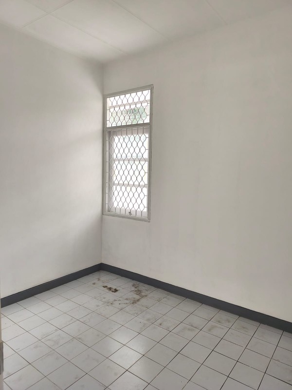 disewa rumah strategis halaman besar renovasi rapih siap huni griya loka jalan palm bintang bsd city tangerang selatan banten