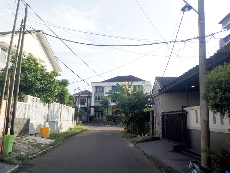 dijual cepat rumah strategis tengah kota siap huni di villa melati mas serpong tangerang selatan banten