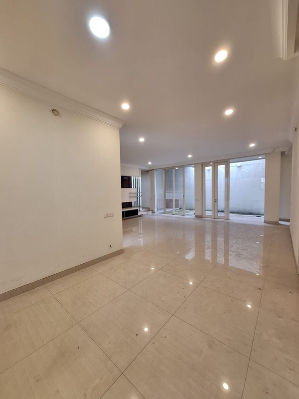 Rumah Mewah Pakuwon Indah Cluster LaRizwood Pakuwon Indah Mall Surabaya Barat 