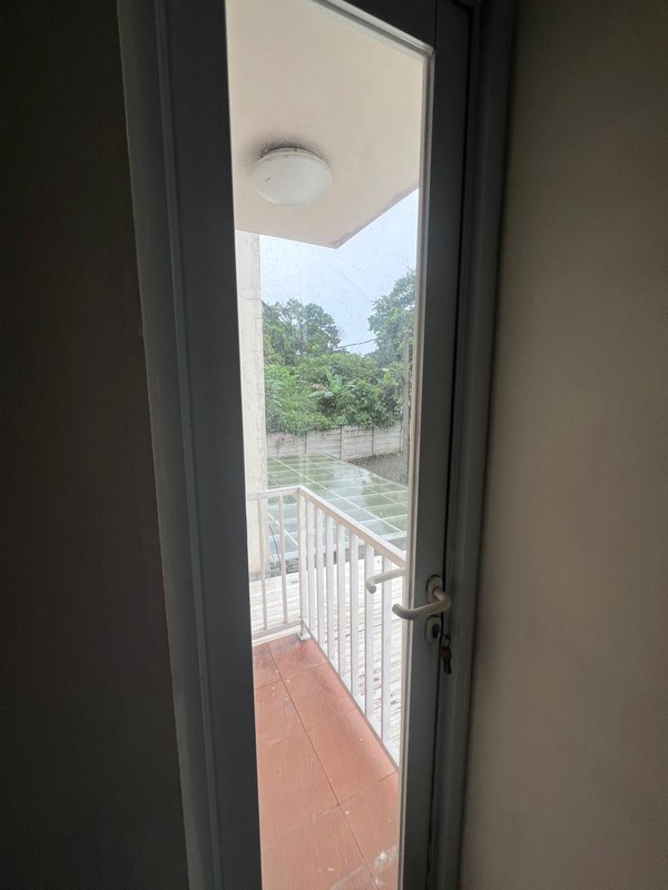 dijual cepat rumah siap huni  akses toll  area cisauk Tangerang selatan banten 