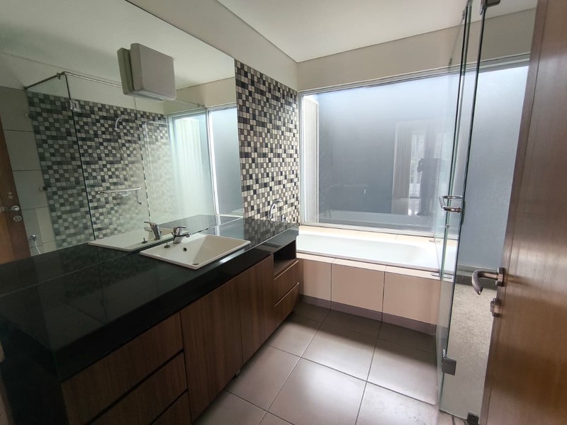 Rumah Disewakan di Rawa Barat