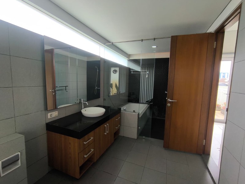 Rumah Disewakan di Rawa Barat