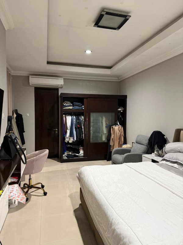 DISEWA RUMAH JALAN CIPANAS KEBAYORAN BARU JAKARTA SELATAN