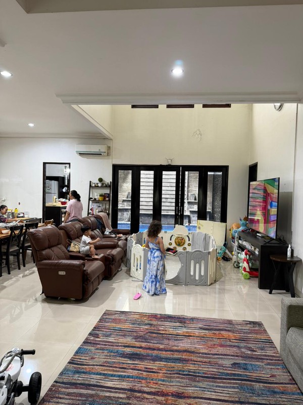 DISEWA RUMAH JALAN CIPANAS KEBAYORAN BARU JAKARTA SELATAN