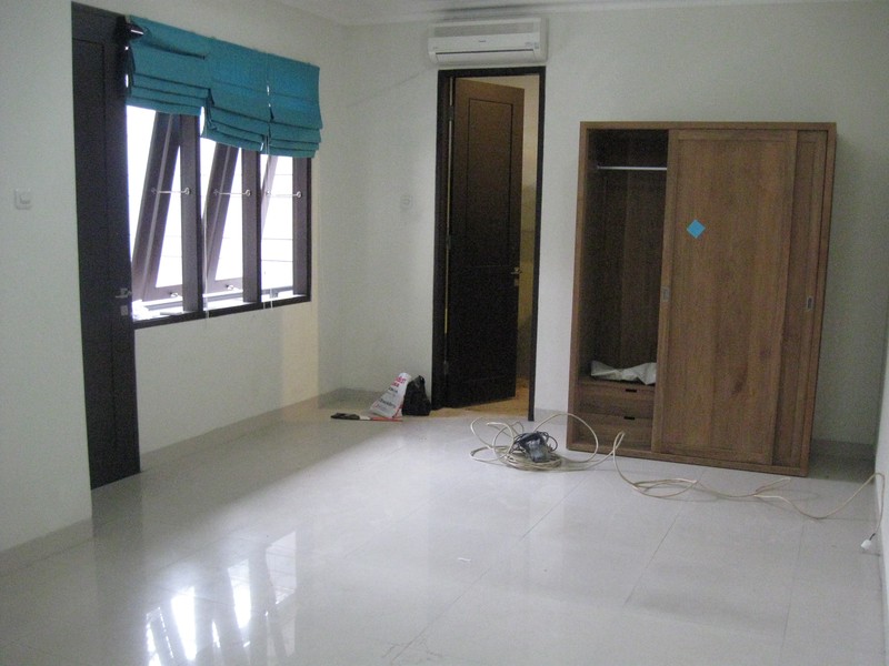 DISEWA RUMAH JALAN CIPANAS KEBAYORAN BARU JAKARTA SELATAN