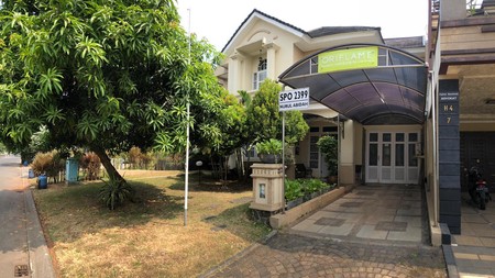 Di Sewakan Rumah 2 lantai Hijau dengan atmosfer segar di Kotawisata