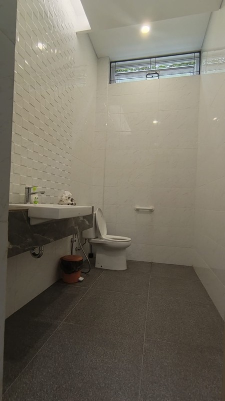 DIJUAL RUMAH MEWAH FULL FURNISHED DALAM KOMPLEK ELITE