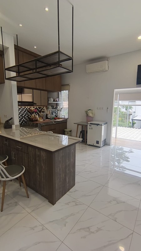 DIJUAL RUMAH MEWAH FULL FURNISHED DALAM KOMPLEK ELITE