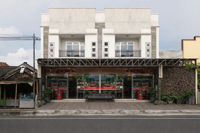 Dijual Ruko Strategis 3 Lantai di Pinggir Jalan Provinsi Magelang Dekat Dengan Alun-Alun Kota, Magelang Utara 