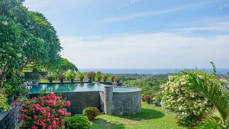 Luxury Hillside Villa with Uninterrupted Ocean Views