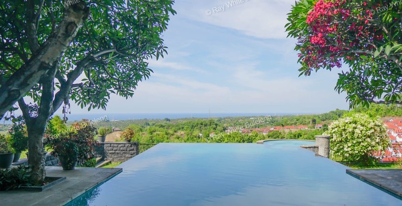 Luxury Hillside Villa with Uninterrupted Ocean Views