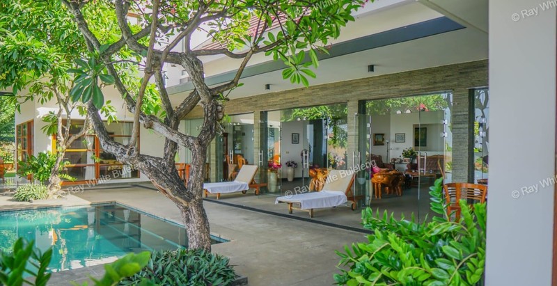 Luxury Hillside Villa with Uninterrupted Ocean Views