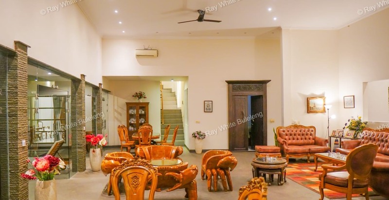 Luxury Hillside Villa with Uninterrupted Ocean Views