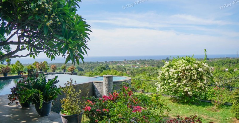 Luxury Hillside Villa with Uninterrupted Ocean Views