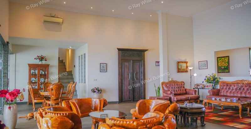 Luxury Hillside Villa with Uninterrupted Ocean Views