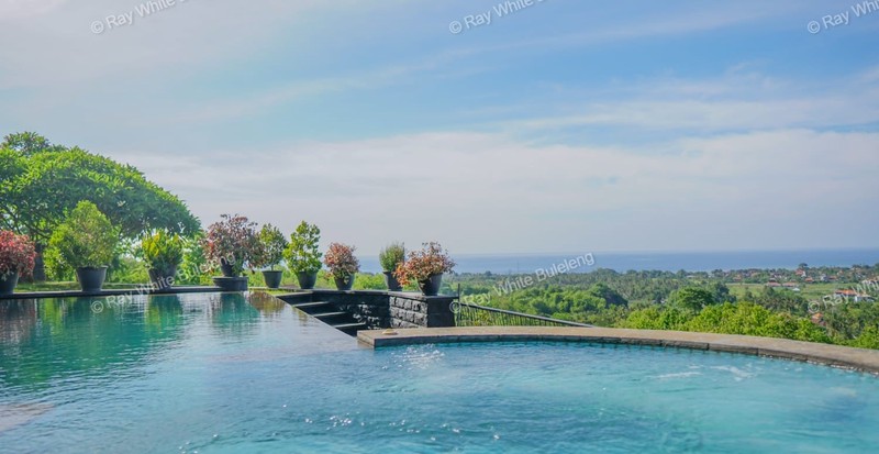 Luxury Hillside Villa with Uninterrupted Ocean Views