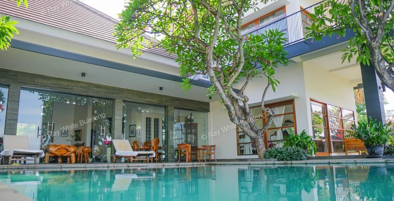 Luxury Hillside Villa with Uninterrupted Ocean Views