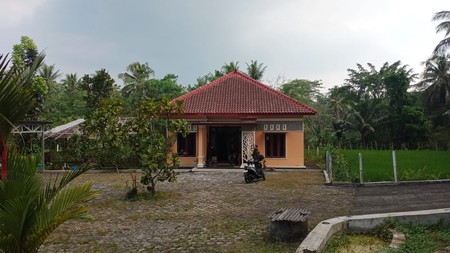 Dijual Hunian Asri & Luas Udara Sejuk, View Desa, Potensi Homestay, di Bandongan Magelang