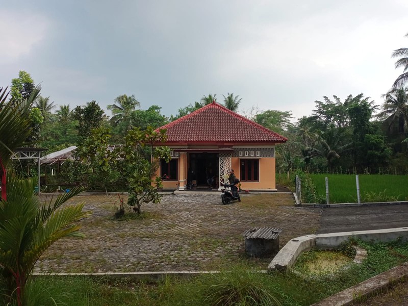 Dijual Hunian Asri & Luas Udara Sejuk, View Desa, Potensi Homestay, di Bandongan Magelang