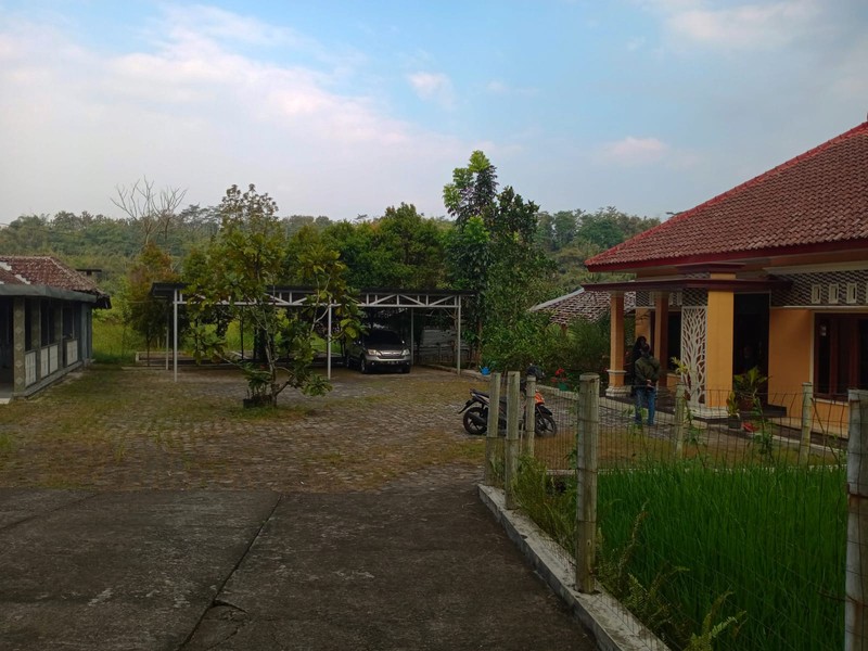 Dijual Hunian Asri & Luas Udara Sejuk, View Desa, Potensi Homestay, di Bandongan Magelang