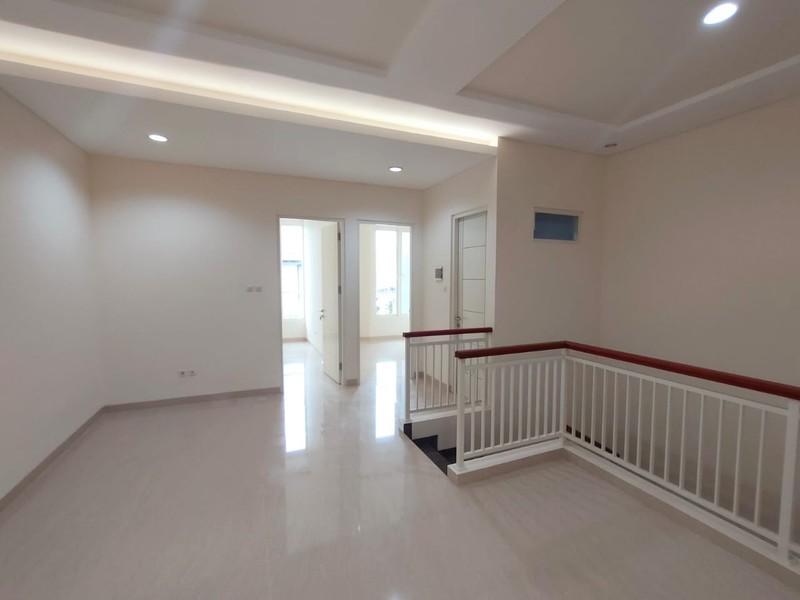 Dijual Rumah 2 Lantai di Pantai Mentari Pasific Regency Surabaya