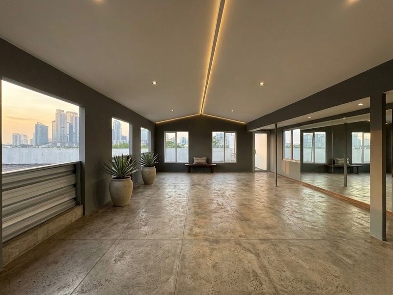 DIJUAL! GEDUNG DENGAN LOKASI PREMIUM DI WOLTER MONGINSIDI