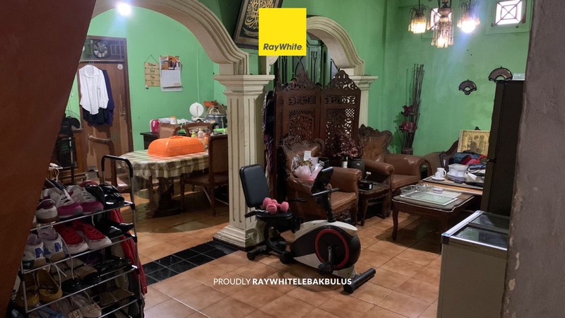 Dijual Murah Rumah + Kost Hitung Tanah di Pejaten Timur, Jakarta Selatan