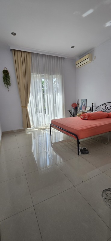 Spesial Rumah depan LITTLE FOREST jogging track di Puspita Loka BSD City