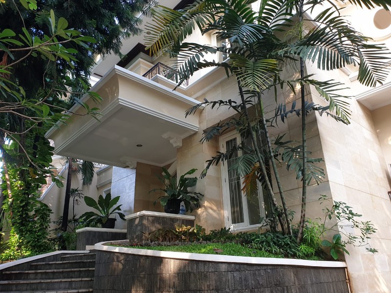 Rumah siap huni di bilangan Pondok Indah Lokasi tenang, nyaman dan aman dengan Smart Card Access