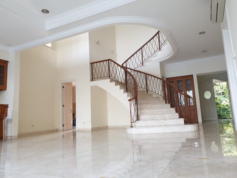 Rumah siap huni di bilangan Pondok Indah Lokasi tenang, nyaman dan aman dengan Smart Card Access