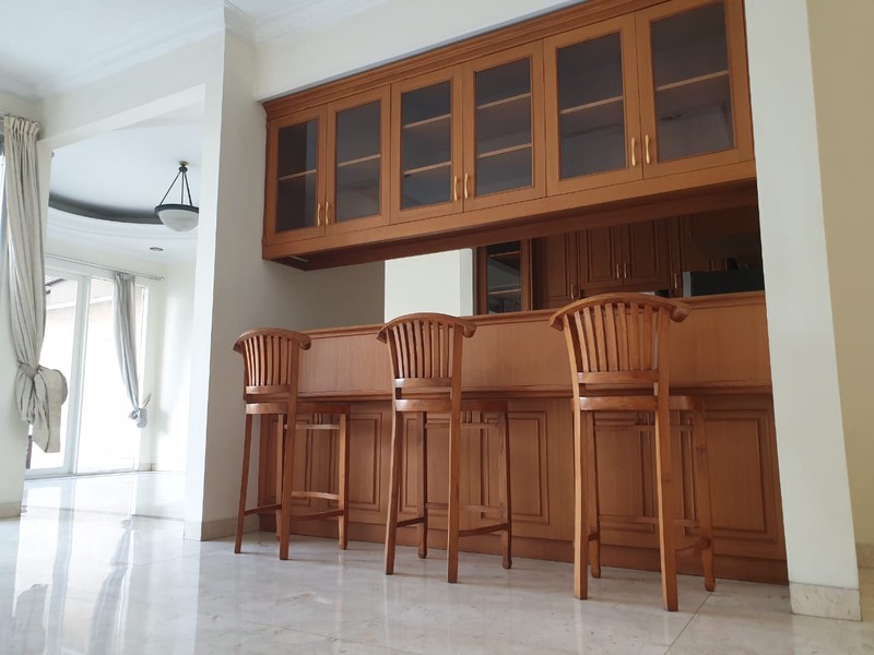 Rumah siap huni di bilangan Pondok Indah Lokasi tenang, nyaman dan aman dengan Smart Card Access