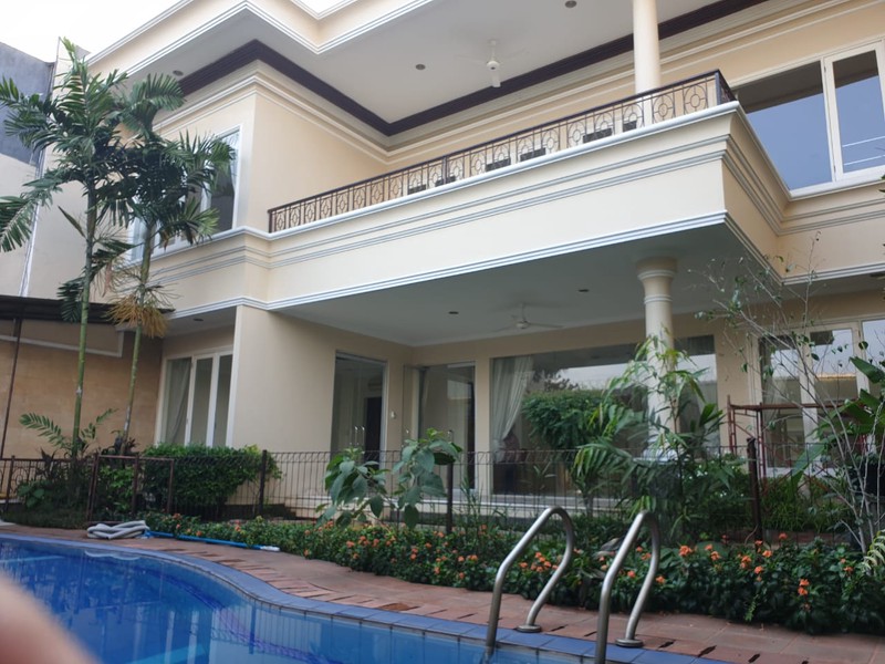 Rumah siap huni di bilangan Pondok Indah Lokasi tenang, nyaman dan aman dengan Smart Card Access