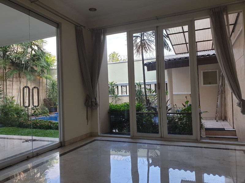 Rumah siap huni di bilangan Pondok Indah Lokasi tenang, nyaman dan aman dengan Smart Card Access