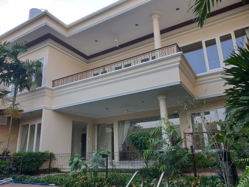 Rumah siap huni di bilangan Pondok Indah Lokasi tenang, nyaman dan aman dengan Smart Card Access