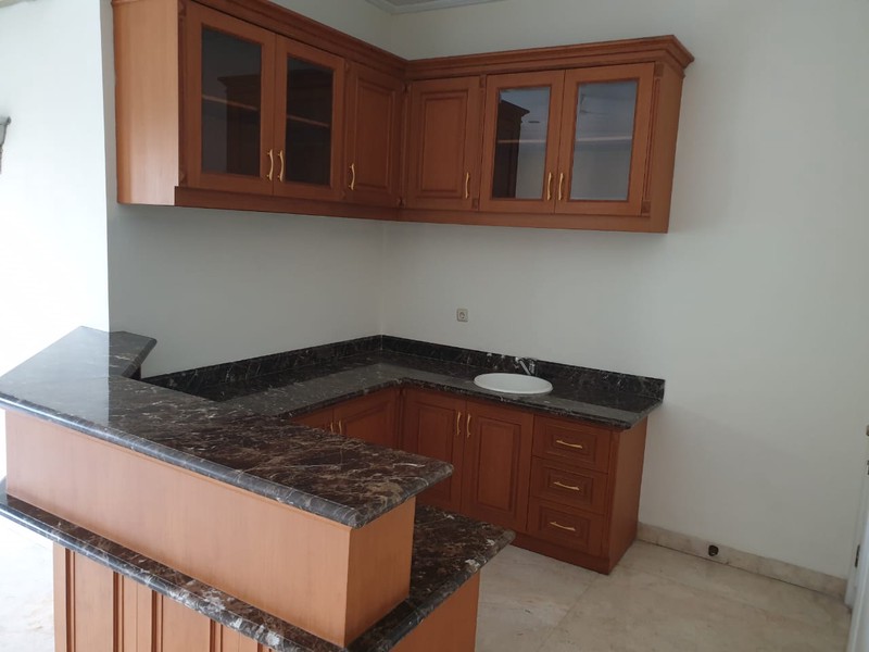 Rumah siap huni di bilangan Pondok Indah Lokasi tenang, nyaman dan aman dengan Smart Card Access