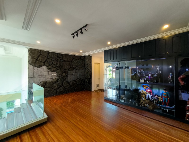 Rumah Mewah Dengan Pool Open Space Lokasi di Bintaro Sektor 8